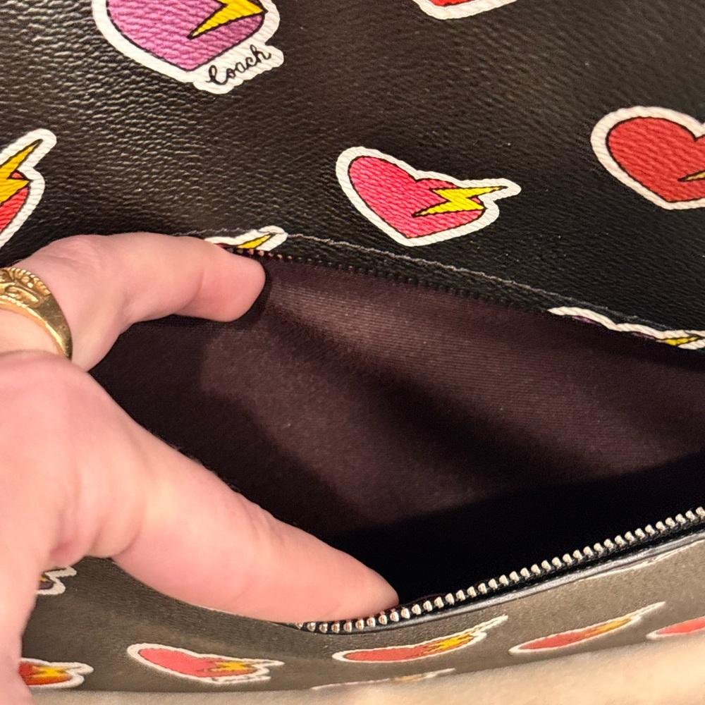 COACH Gallery Tote Bag with Heart Bolt Print (model number CW434) NWT $380+ - Picture 11 of 15